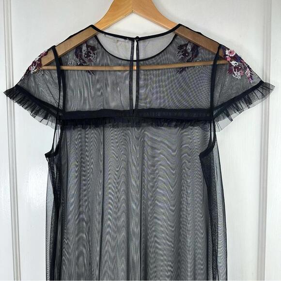 Willow & Clay Sheer Floral Embroidered  Maxi Dress - Picture 4 of 8